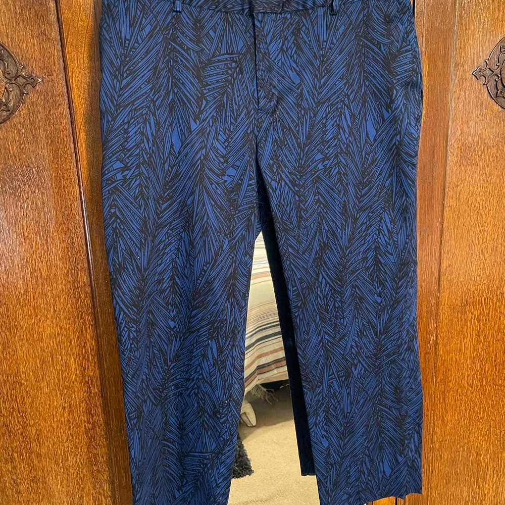 Coldwater Creek Blue & Black Leaf-Print Capri Pants